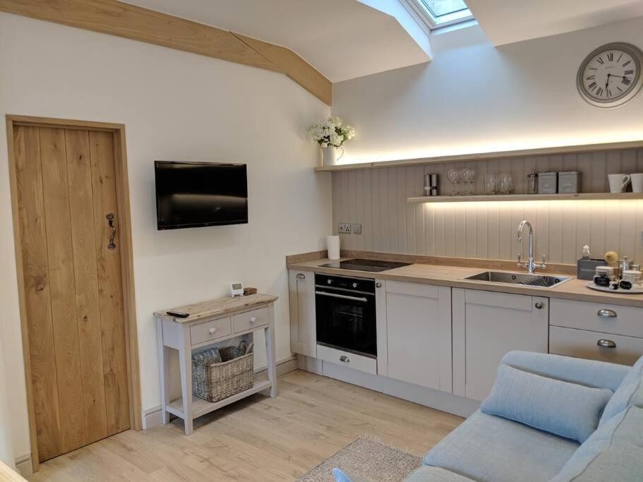 Barley - Cosy Stylish Apartment - Easy Access To Bath And Many Nearby Attractions Box  Bagian luar foto