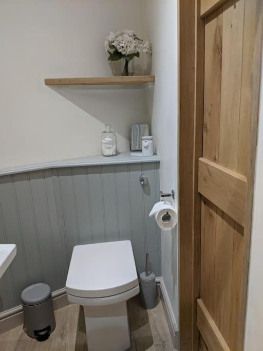 Barley - Cosy Stylish Apartment - Easy Access To Bath And Many Nearby Attractions Box  Bagian luar foto